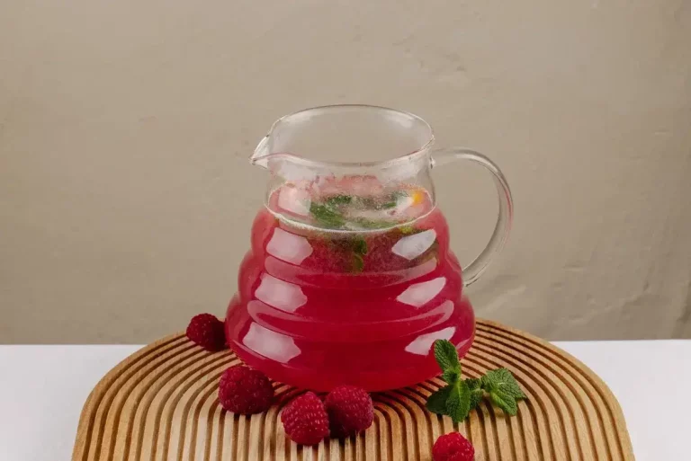Малиновый чай с мятой и лаймом